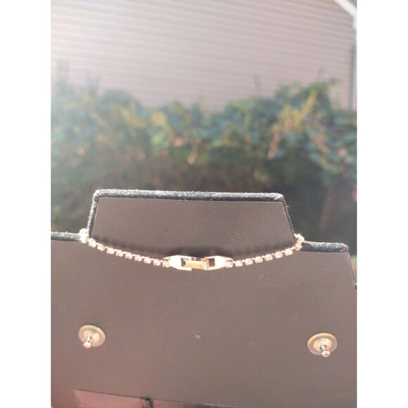 Sparkling Austrian Crystal Necklace Earring Set Perfect for Weddings Proms Gift - Picture 5 of 7